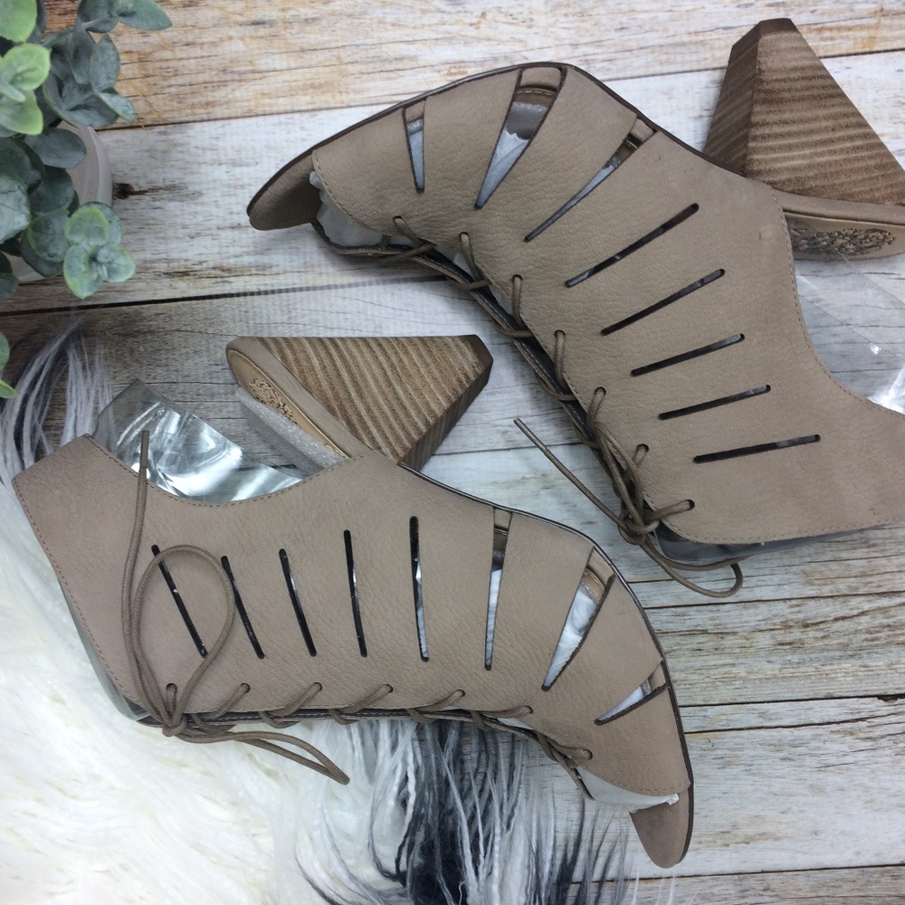 Vince Camuto Estie Cutout Leather Sandal NWT